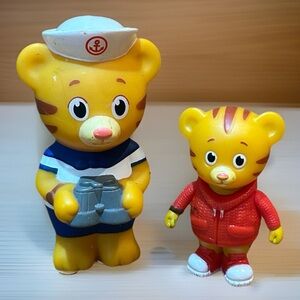 Daniel Tiger's Dad And Daniel Tiger Mister Rogers Bath Toy Cake Topper